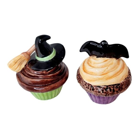 Vintage Halloween Bat and Witch Hat Salt and Pepper Shakers - Picture 3 of 11